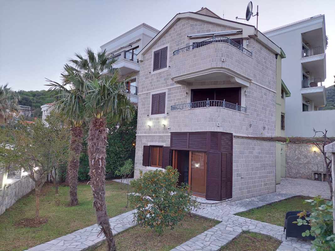 House in Kamenari, Montenegro, 250 m² - picture 1