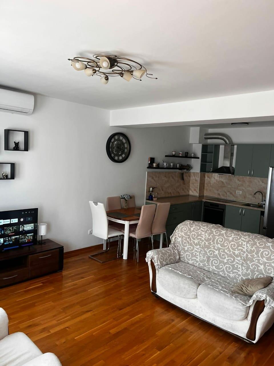 Appartement à Petrovac, Monténégro, 81 m² - image 1