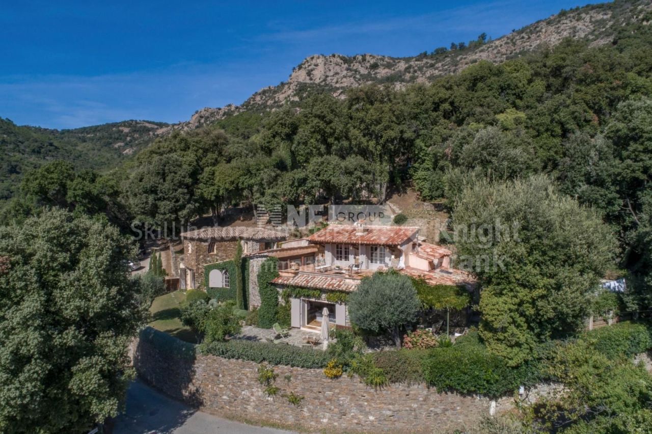 Villa en La Garde-Freinet, Francia, 235 m² - imagen 1