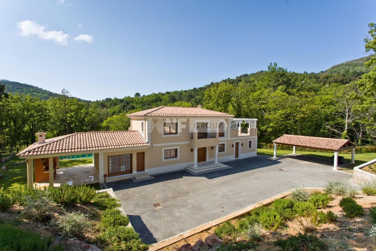 Villa in La Garde-Freinet, France, 308 m² - picture 1
