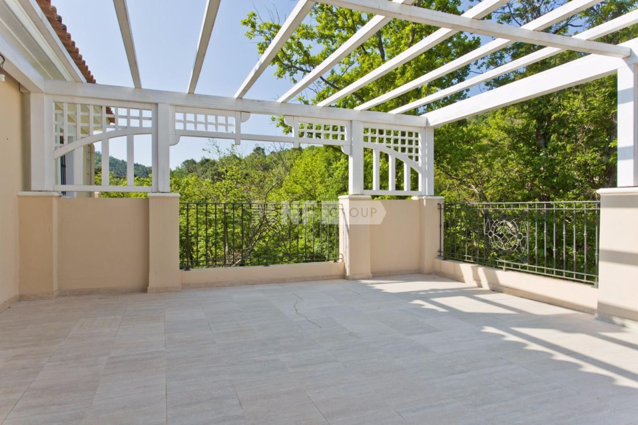 Villa in La Garde-Freinet, France, 308 m² - picture 4