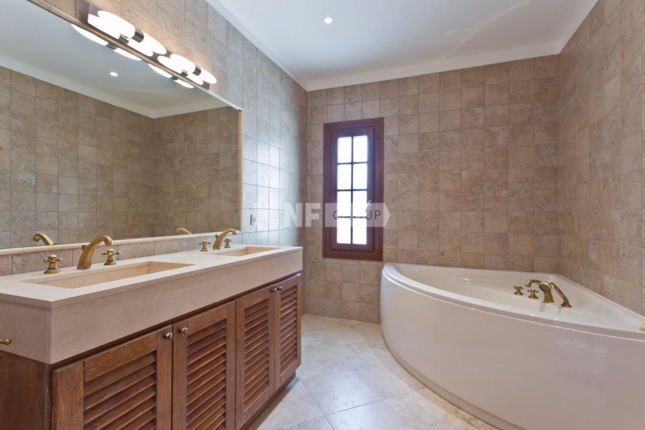 Villa in La Garde-Freinet, France, 308 m² - picture 8