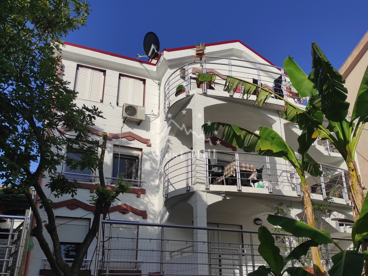 Haus in Krtole, Montenegro, 387 m² - Foto 1