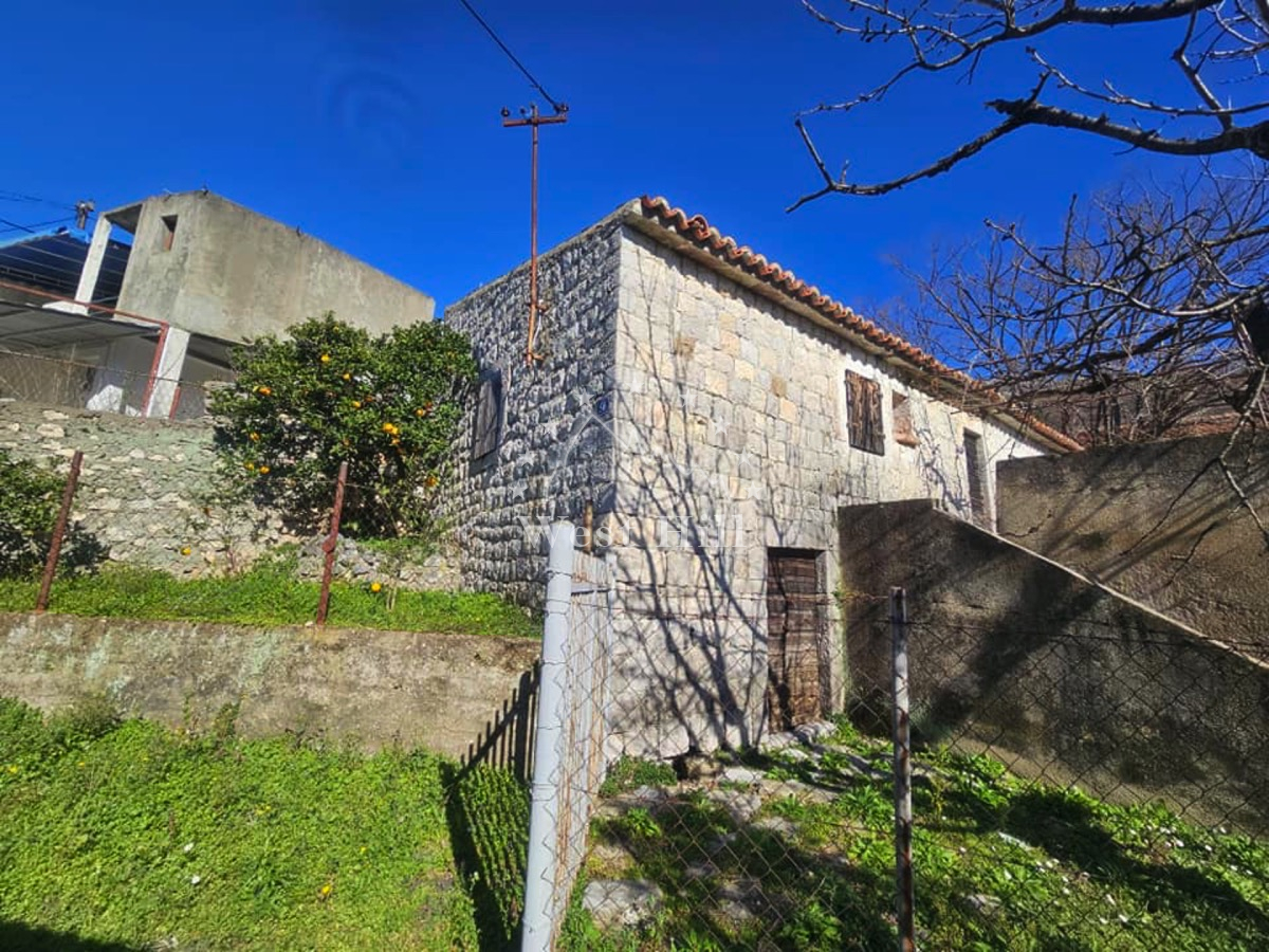 Haus in Chan, Montenegro, 120 m² - Foto 1