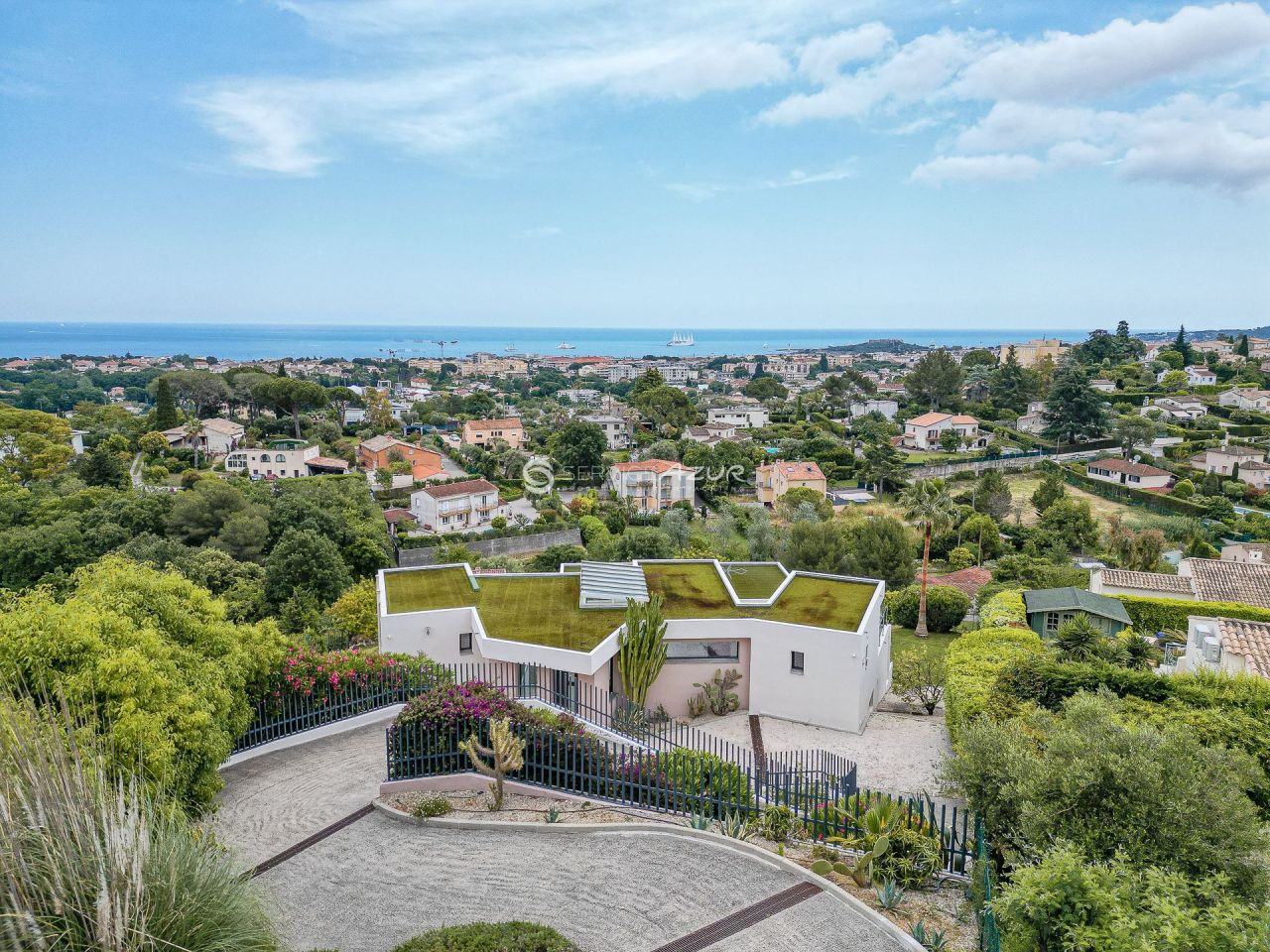 Villa à Antibes, France, 240 m² - image 3