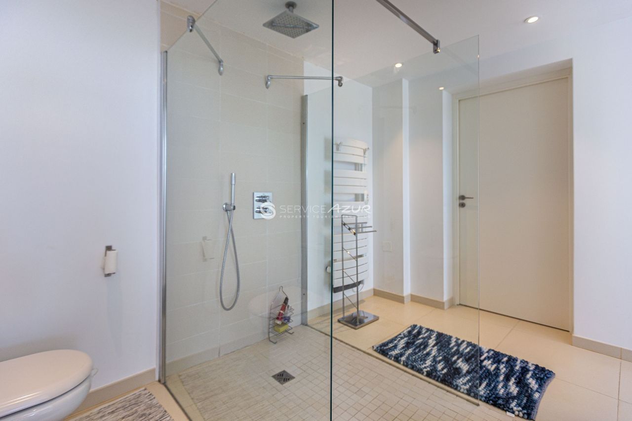 Villa à Antibes, France, 240 m² - image 18