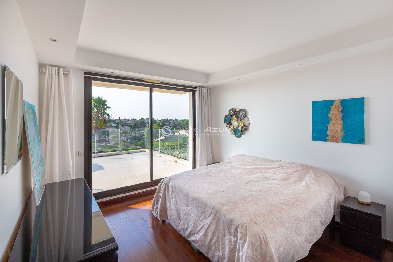Villa à Antibes, France, 240 m² - image 19