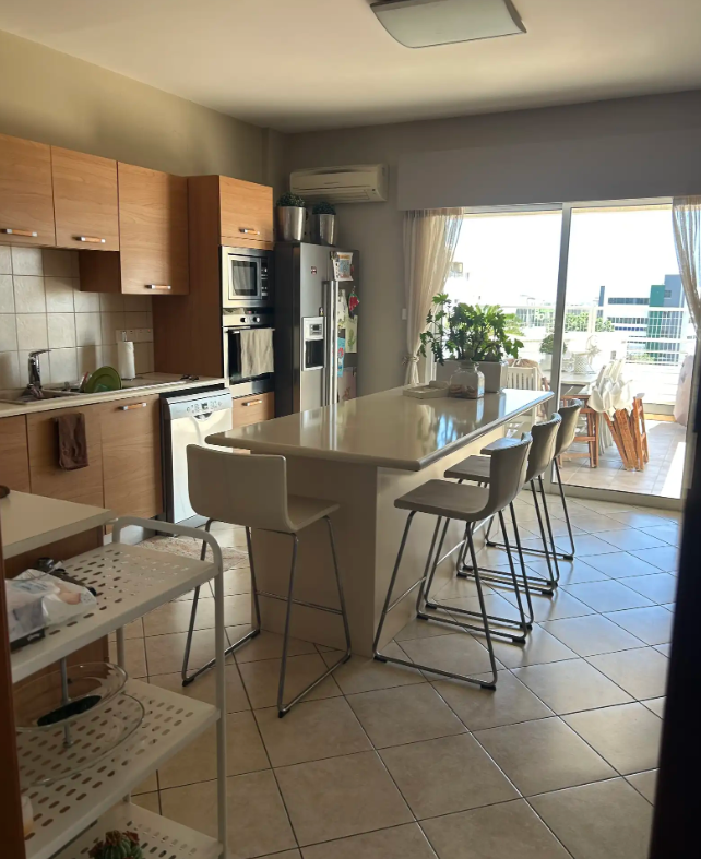 Apartment in Mesa Geitonia, Cyprus, 195 m² - picture 1