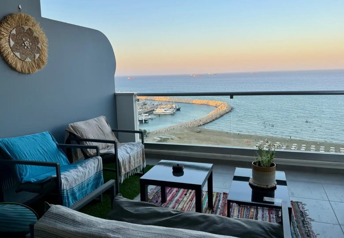 Apartment on Finikoudes Beach, Cyprus - picture 2