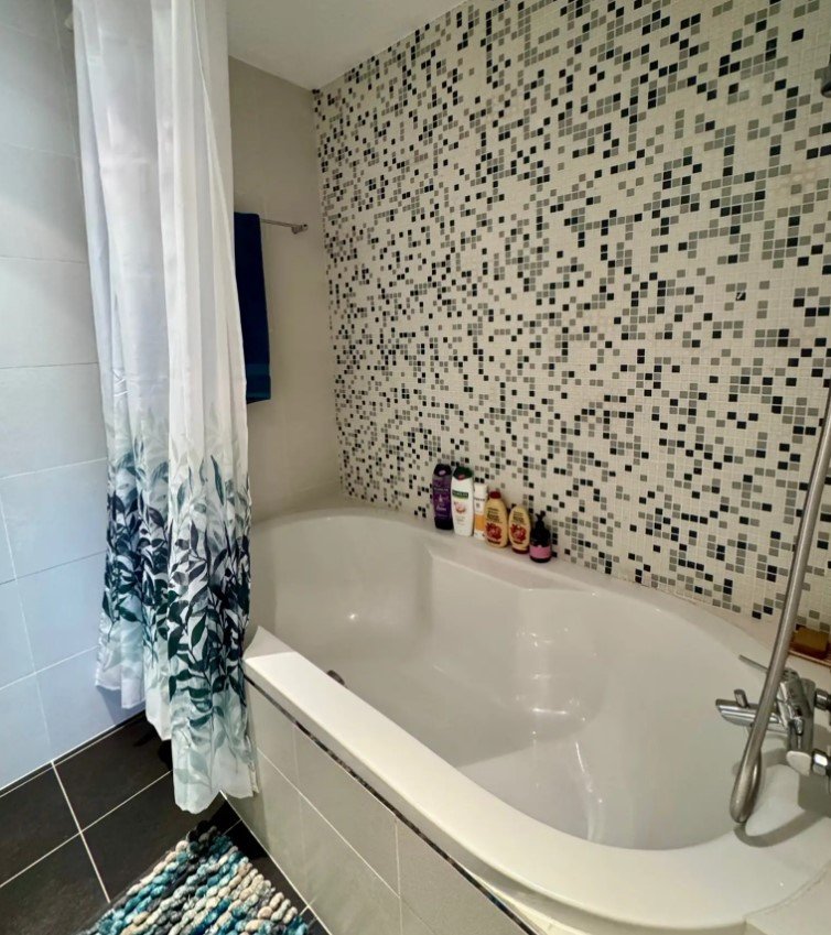 Apartment on Finikoudes Beach, Cyprus - picture 4