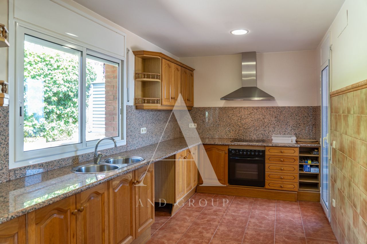 Villa in Lloret de Mar, Spain, 300 m² - picture 2