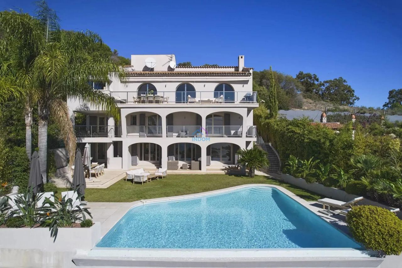 Villa à Cannes, France, 300 m² - image 1