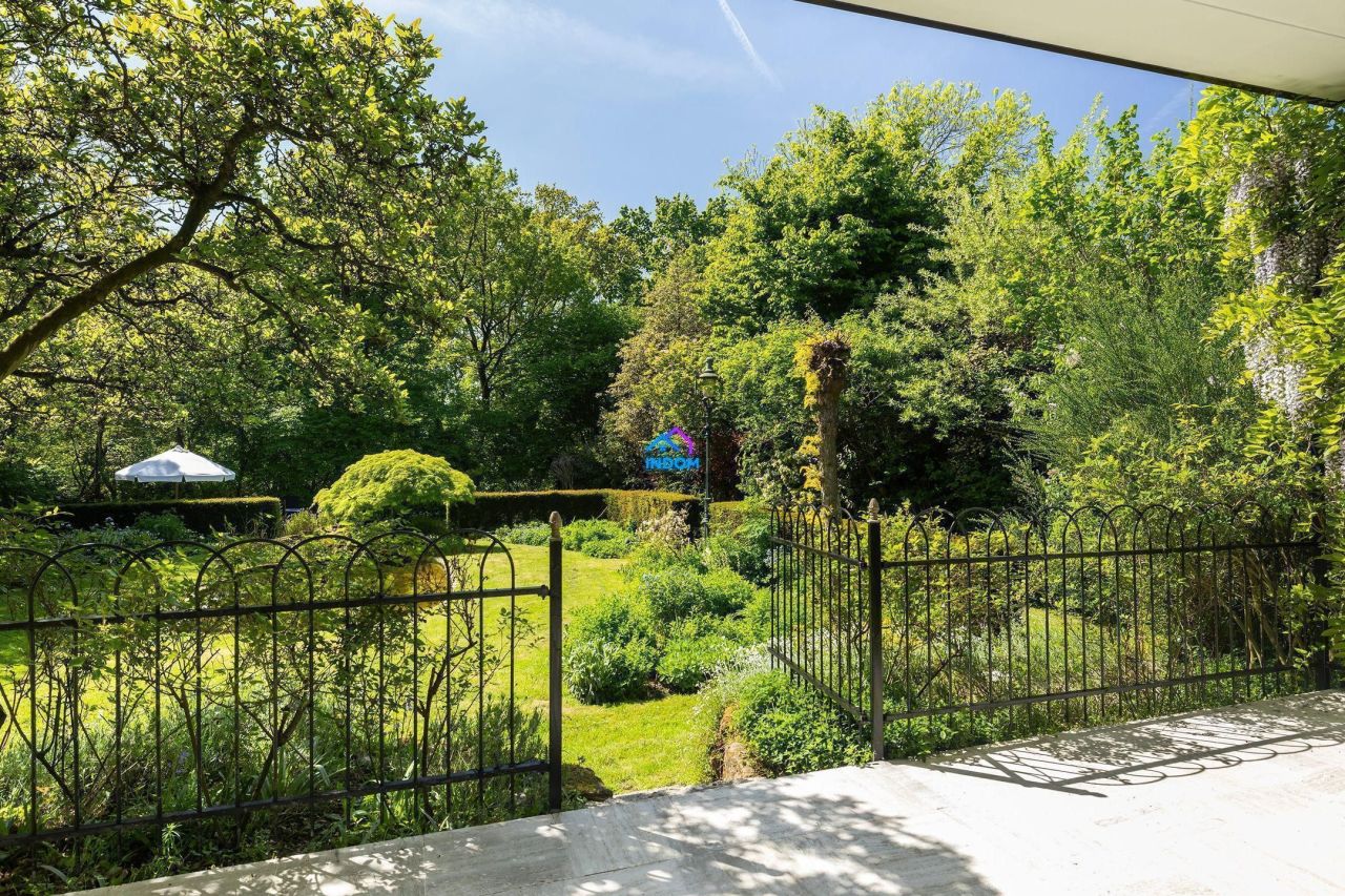 Villa in Utrecht, Niederlande, 353 m² - Foto 1