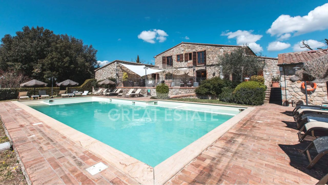 Maison à Roccastrada, Italie, 780 m² - image 1