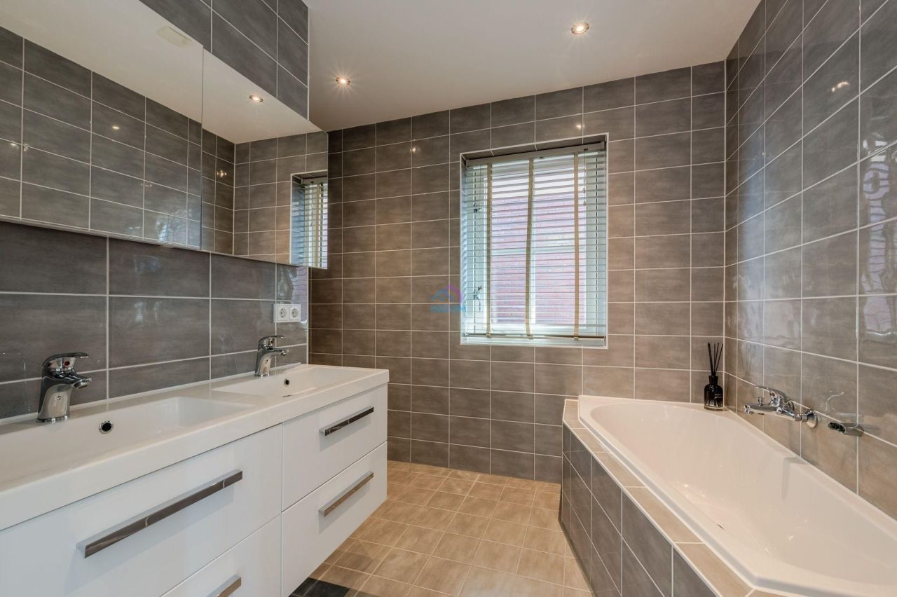 House Hofddorp, Netherlands, 179 m² - picture 15