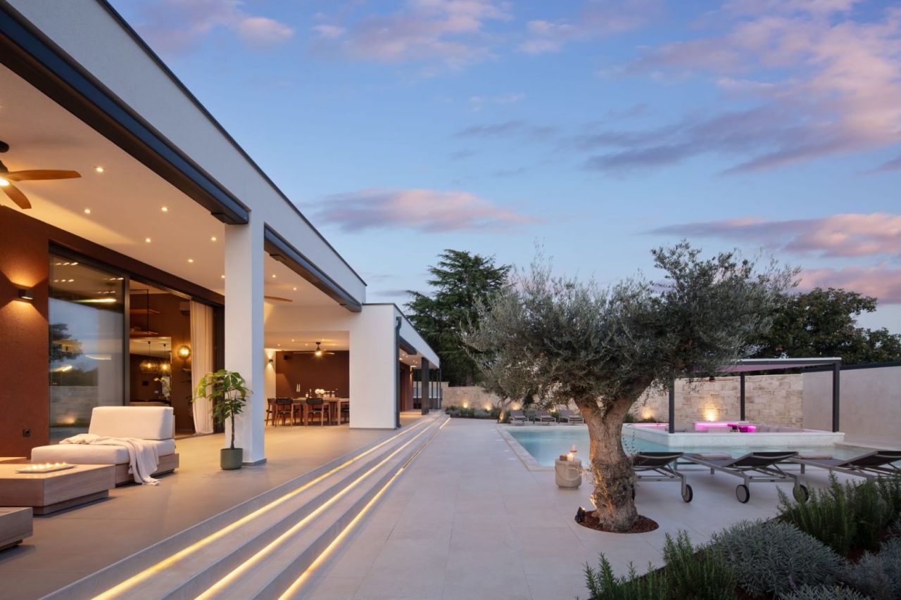 Villa in Rovinj, Croatia, 200 m² - picture 1