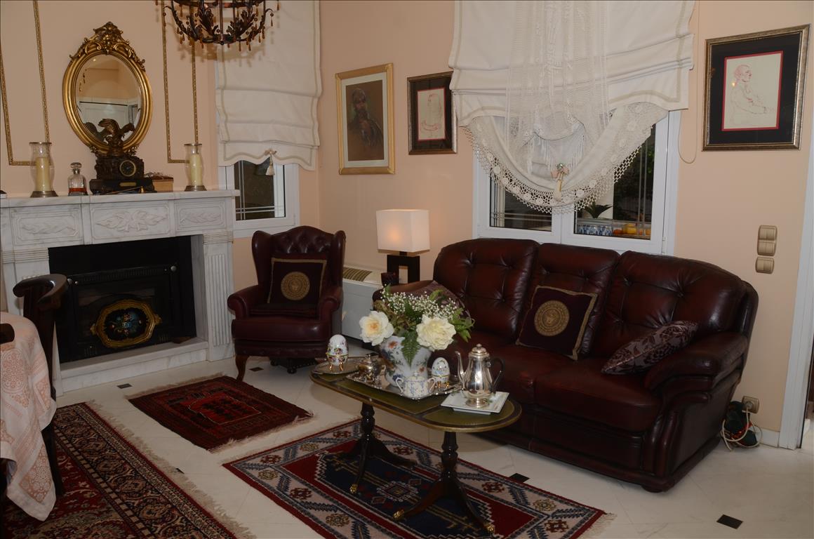 Haus in Loutraki, Griechenland, 470 m² - Foto 1