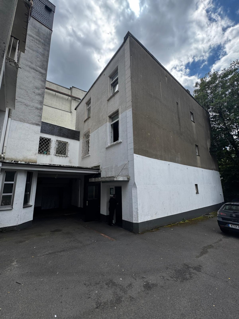 Commercial apartment building in Remscheid, Germany, 1 059 m² - picture 2