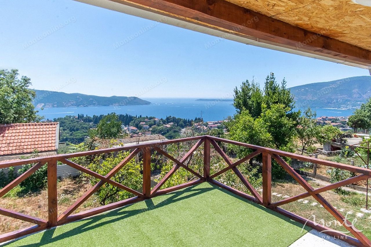 Haus in Herceg-Novi, Montenegro, 122 m² - Foto 1