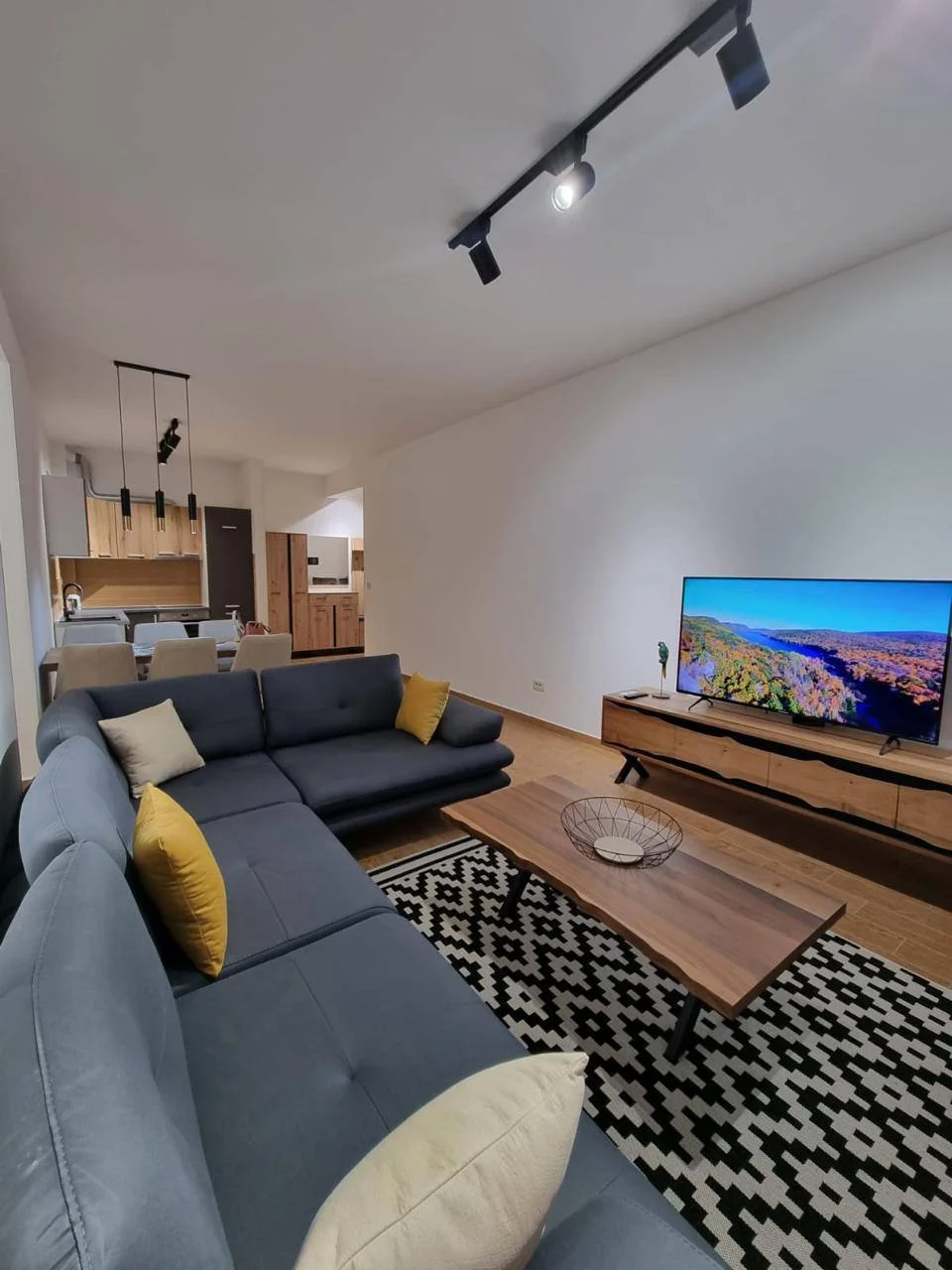 Wohnung in Becici, Montenegro, 81 m² - Foto 1