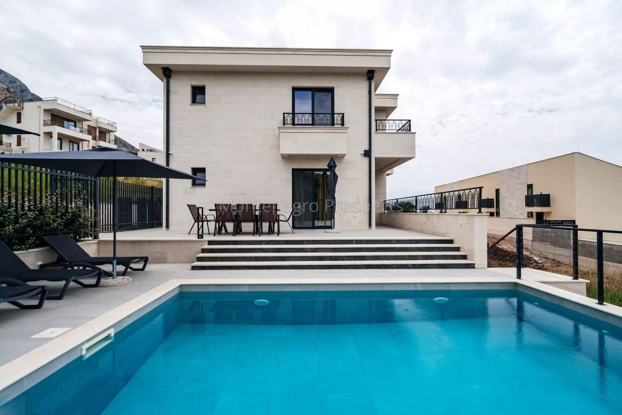 Villa in Rezevici, Montenegro, 318 m² - Foto 1
