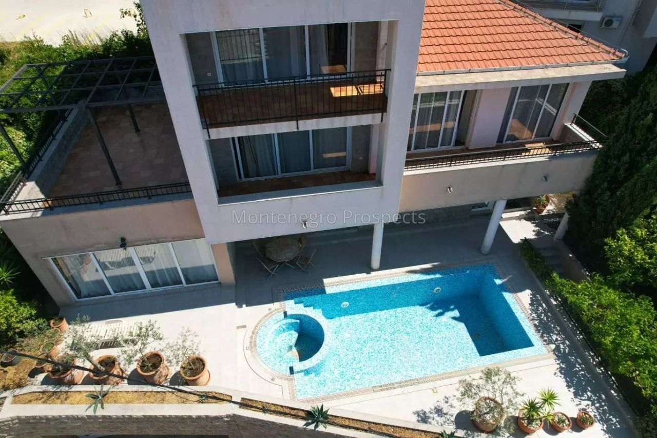 Villa in Becici, Montenegro, 495 m² - picture 1