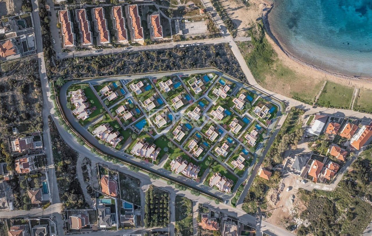 Villa à Cesme, Turquie, 561 m² - image 1