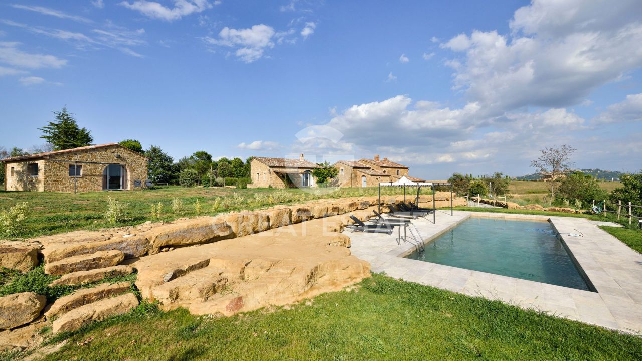 House in Torrita di Siena, Italy, 359 m² - picture 1