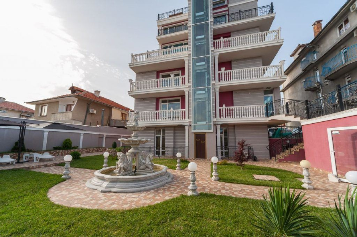 Maison Burgas, Bulgarie, 1 475 m² - image 1