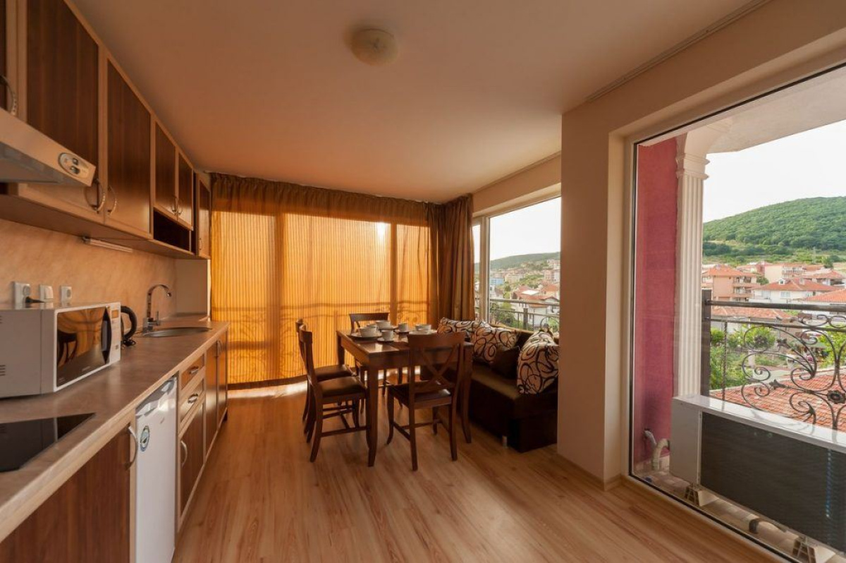 Casa Burgas, Bulgaria, 1 475 m² - imagen 9