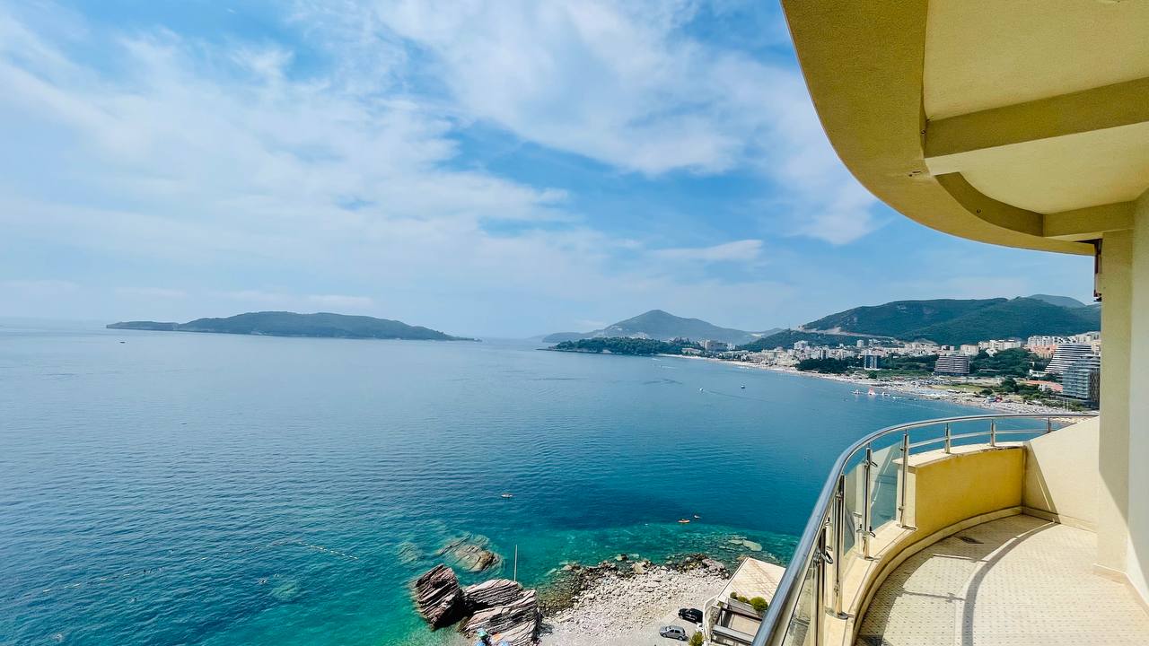 Piso en Budva, Montenegro, 92 m² - imagen 1