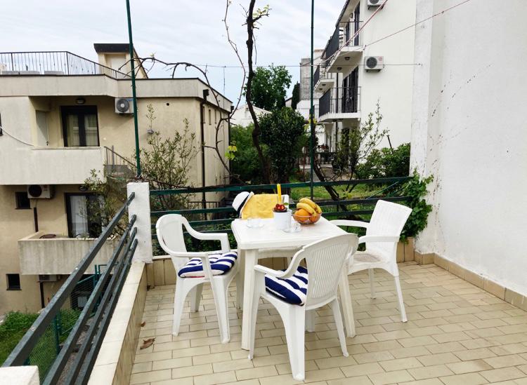 Haus in Budva, Montenegro, 215 m² - Foto 1