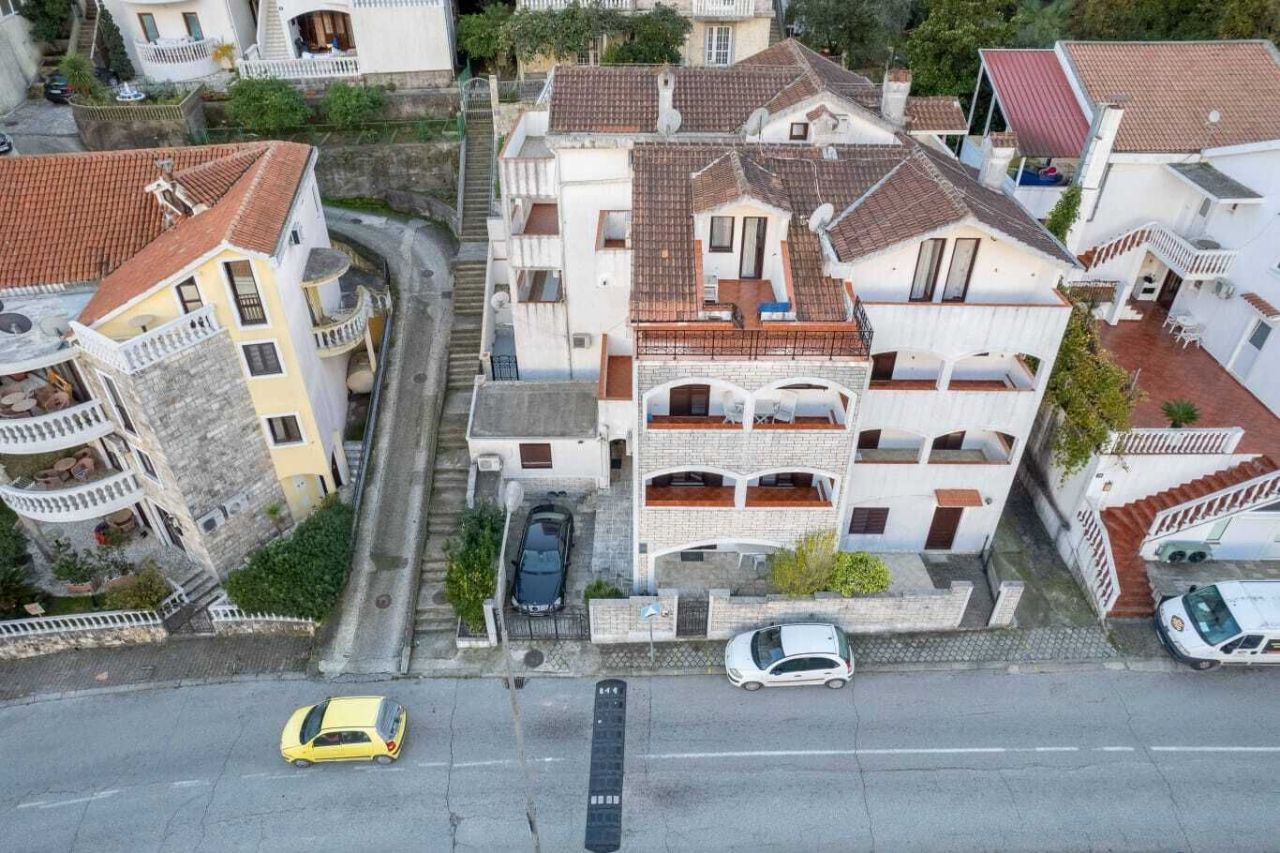 Piso en Budva, Montenegro, 102 m² - imagen 1