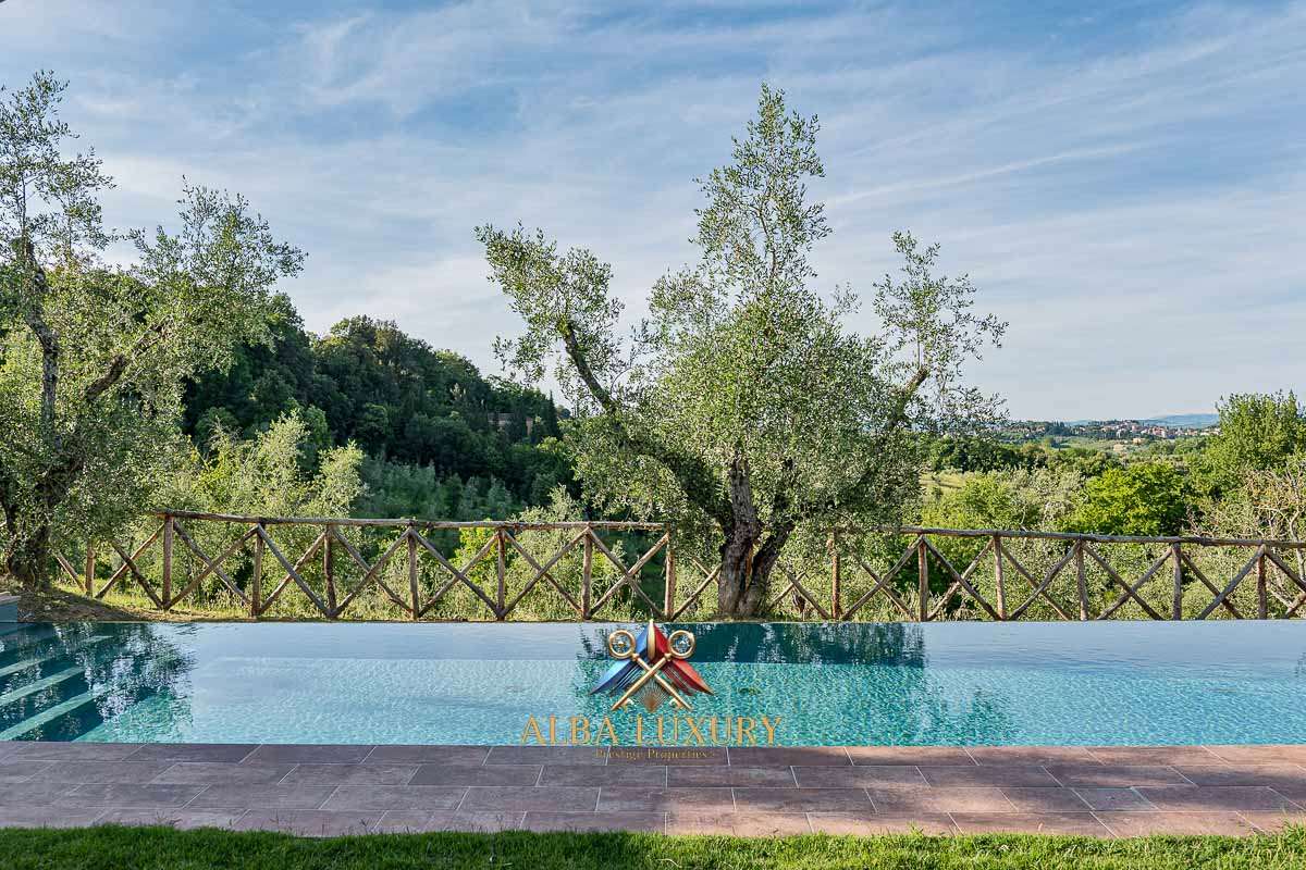 Villa à Sienne, Italie, 600 m² - image 1
