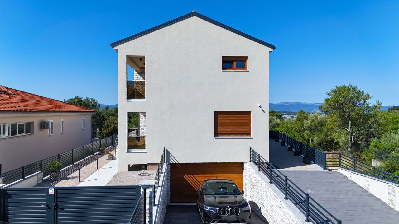 Villa in Malinska-Dubašnica, Kroatien, 280 m² - Foto 1