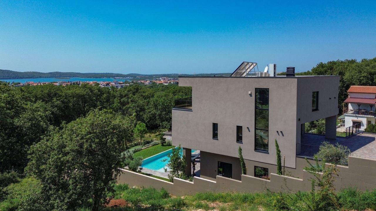 Villa en Medulin, Croacia, 311 m² - imagen 1