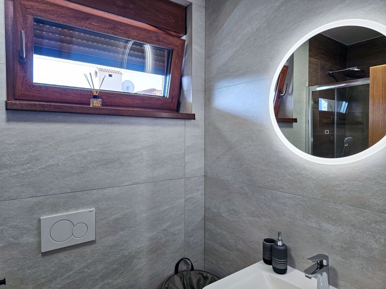 Villa in Malinska-Dubasnica, Croatia, 280 m² - picture 16