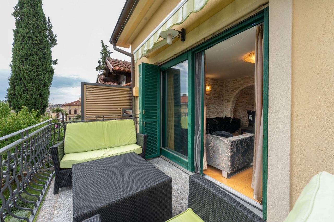 Villa a Opatija, Croazia, 261 m² - foto 19