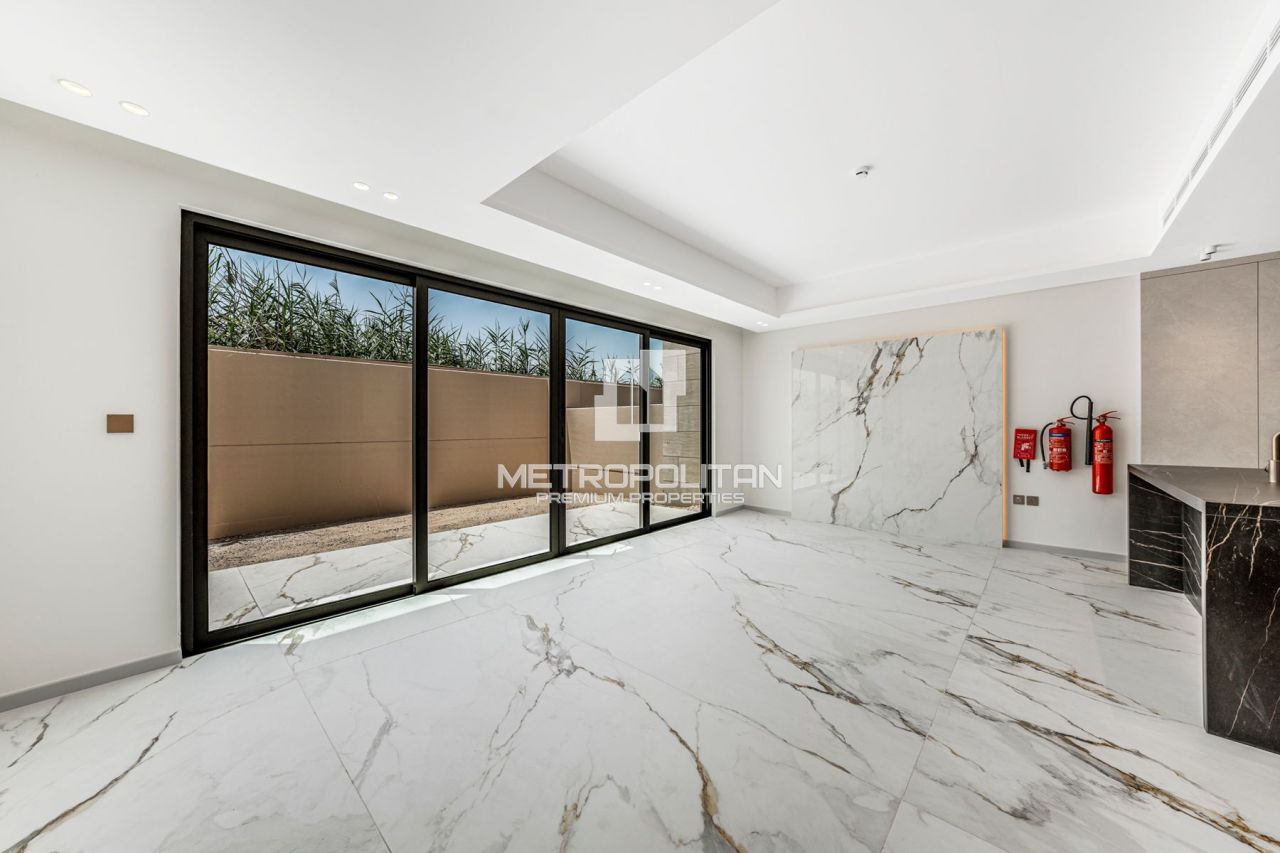 Townhouse in Dubai, UAE, 204 m² - picture 1
