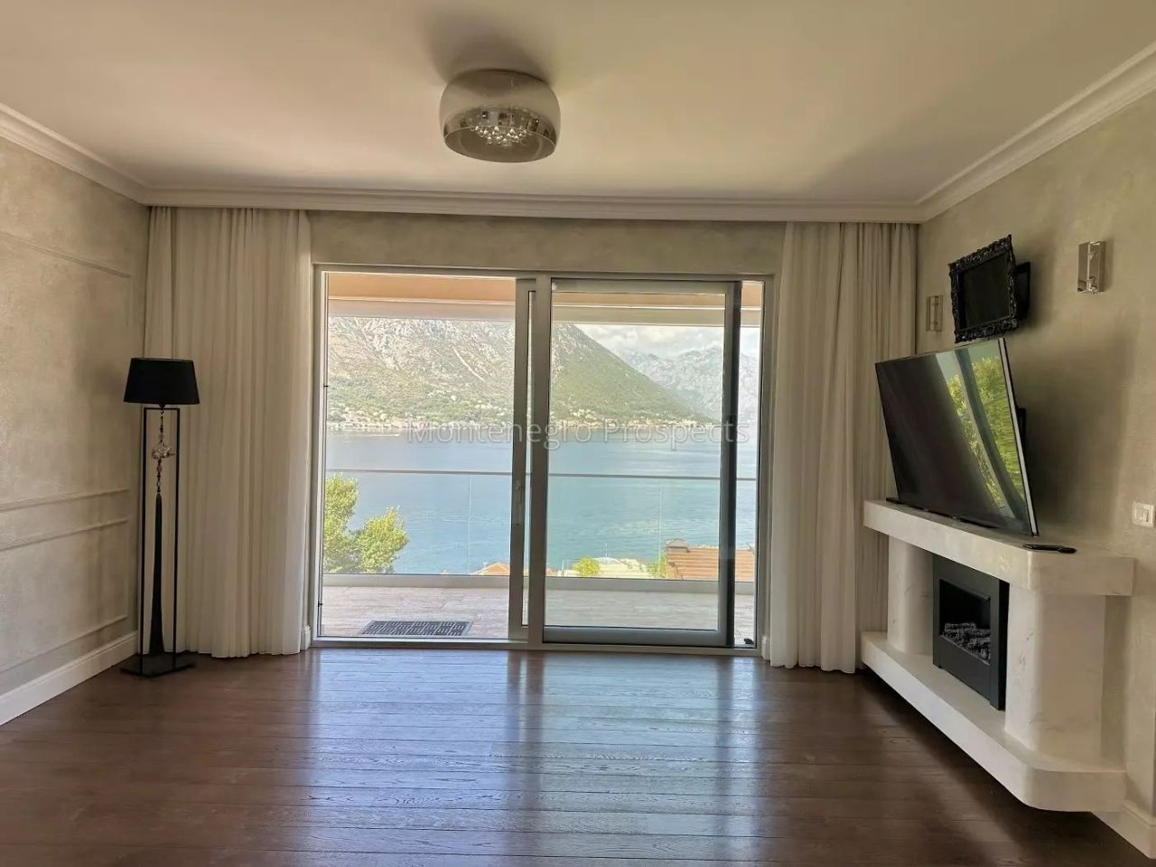 Apartment in Dobrota, Montenegro, 168 m² - picture 1