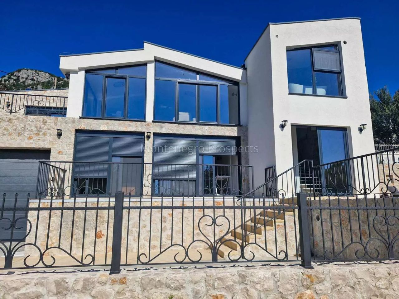 House in Bar, Montenegro, 218 m² - picture 1