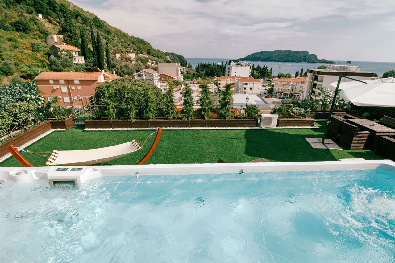 Ático en Budva, Montenegro, 198 m² - imagen 1