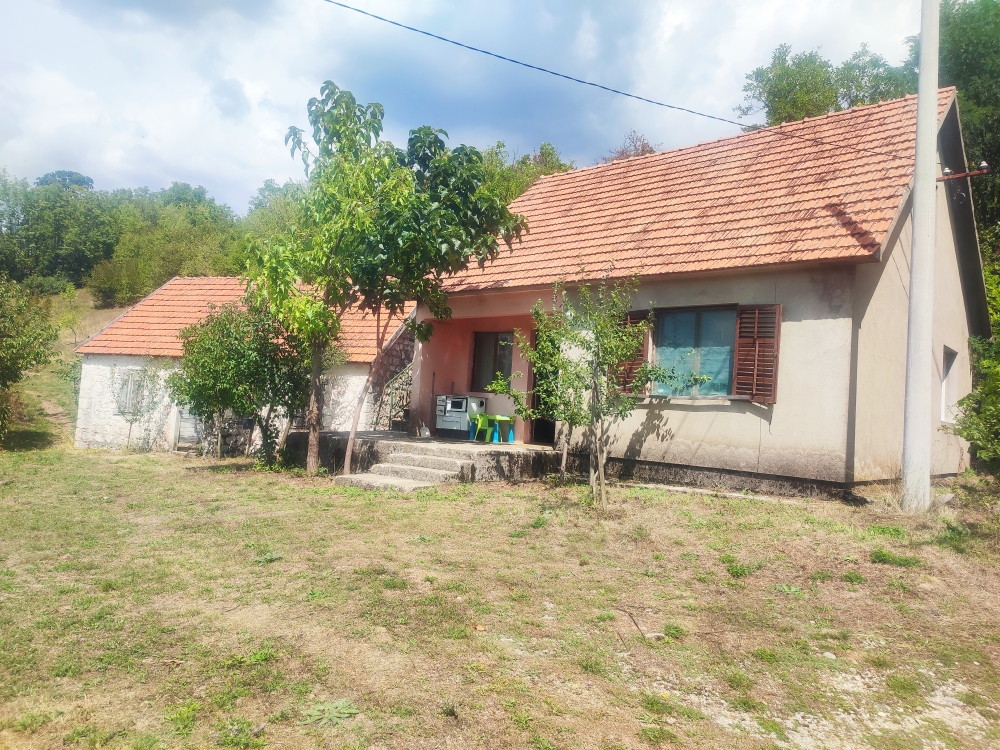 Casa en remodelacion en Nikšić, Montenegro, 136 m² - imagen 1