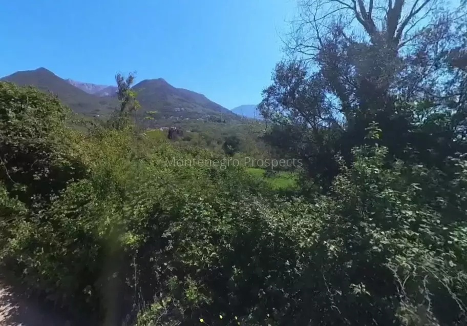 Land in Bar, Montenegro, 1 189 m² - picture 2
