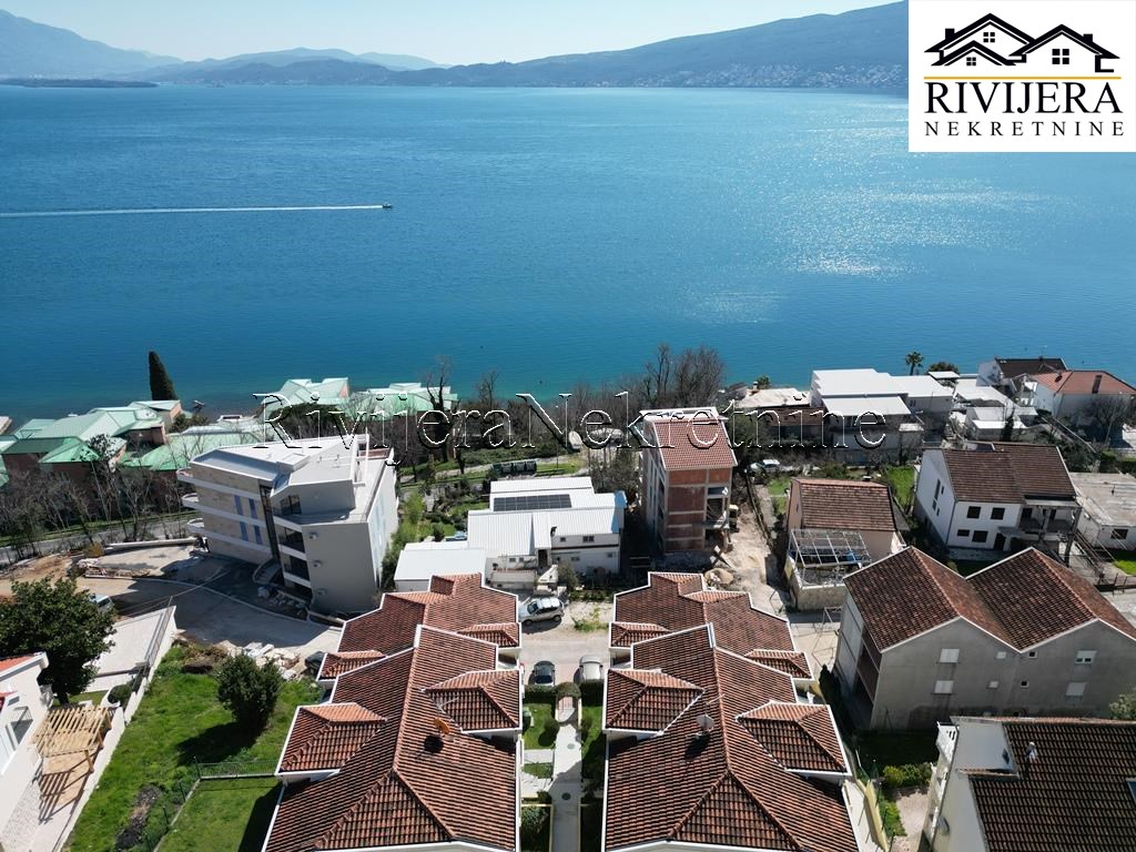Appartamento a Herceg-Novi, Montenegro, 89 m² - foto 1