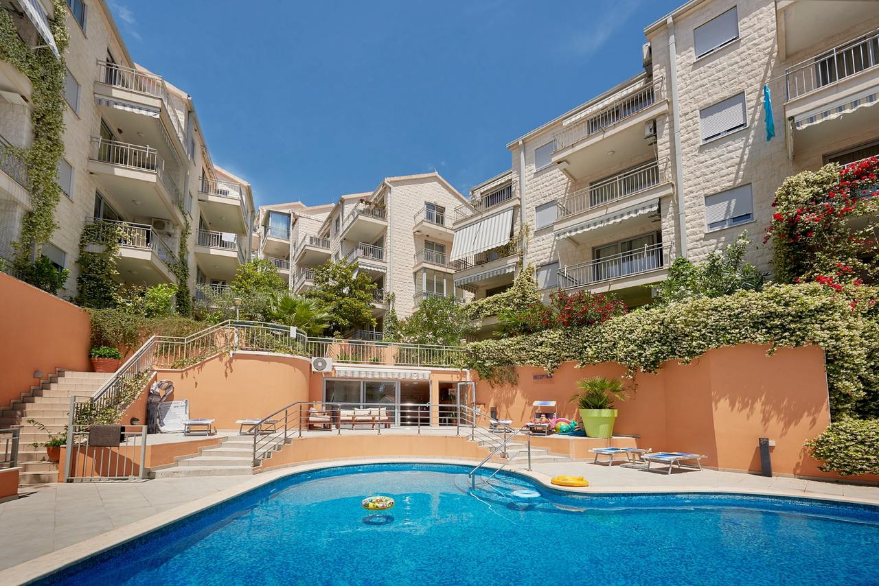 Flat in Petrovac, Montenegro, 60 m² - picture 1