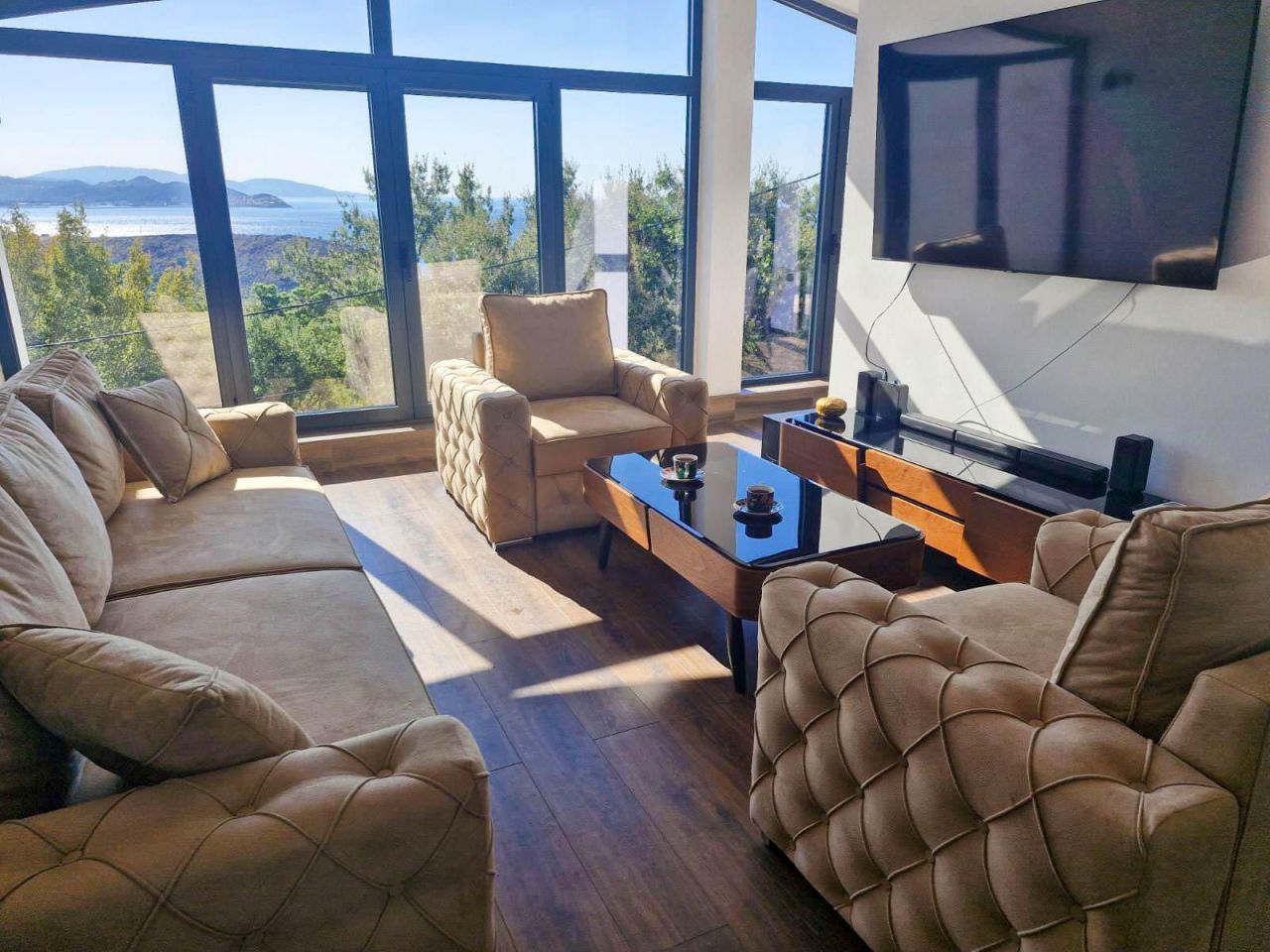 Haus in Bar, Montenegro, 218 m² - Foto 1