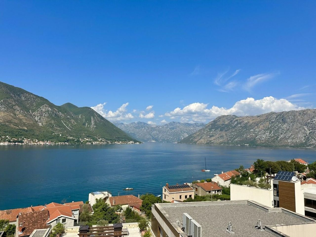 Piso en Dobrota, Montenegro, 93 m² - imagen 1