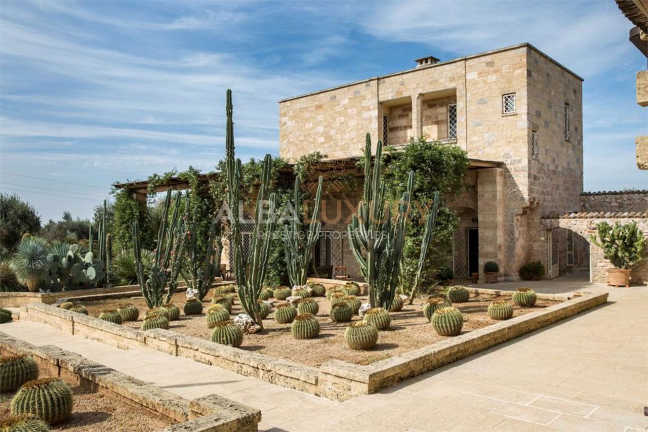 Appartement à Ruffano, Italie, 750 m² - image 1