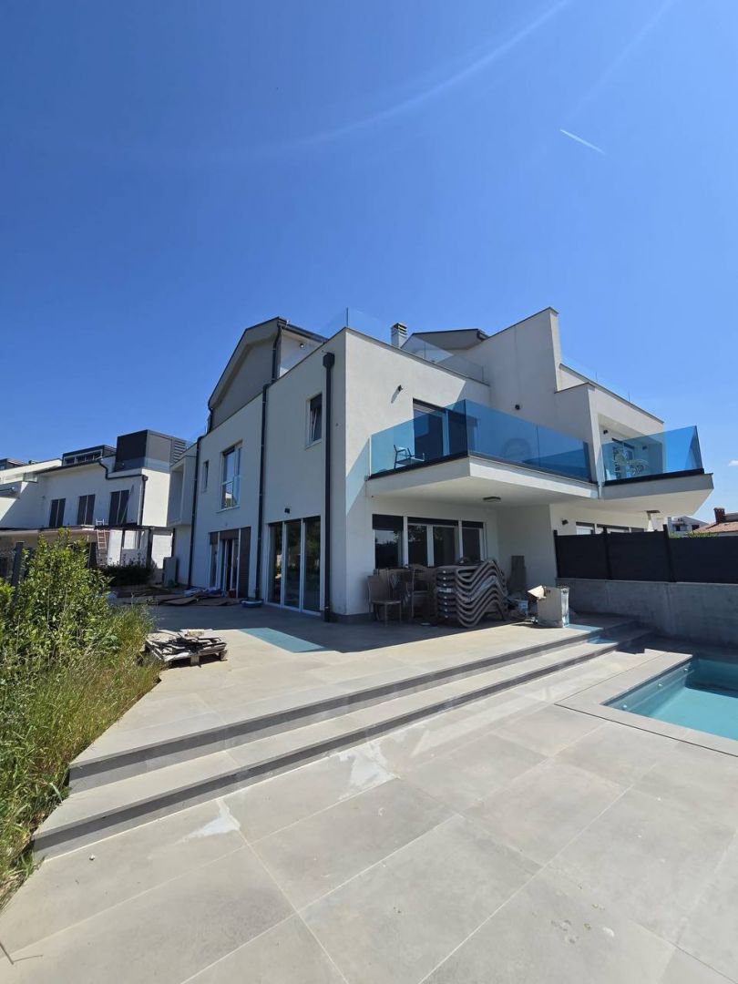 Villa in Porec, Croatia, 254 m² - picture 1